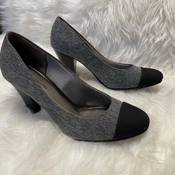 Naturalizer Butler-N Two Toned Black Material Heels, size 8W - Picture 5 of 6